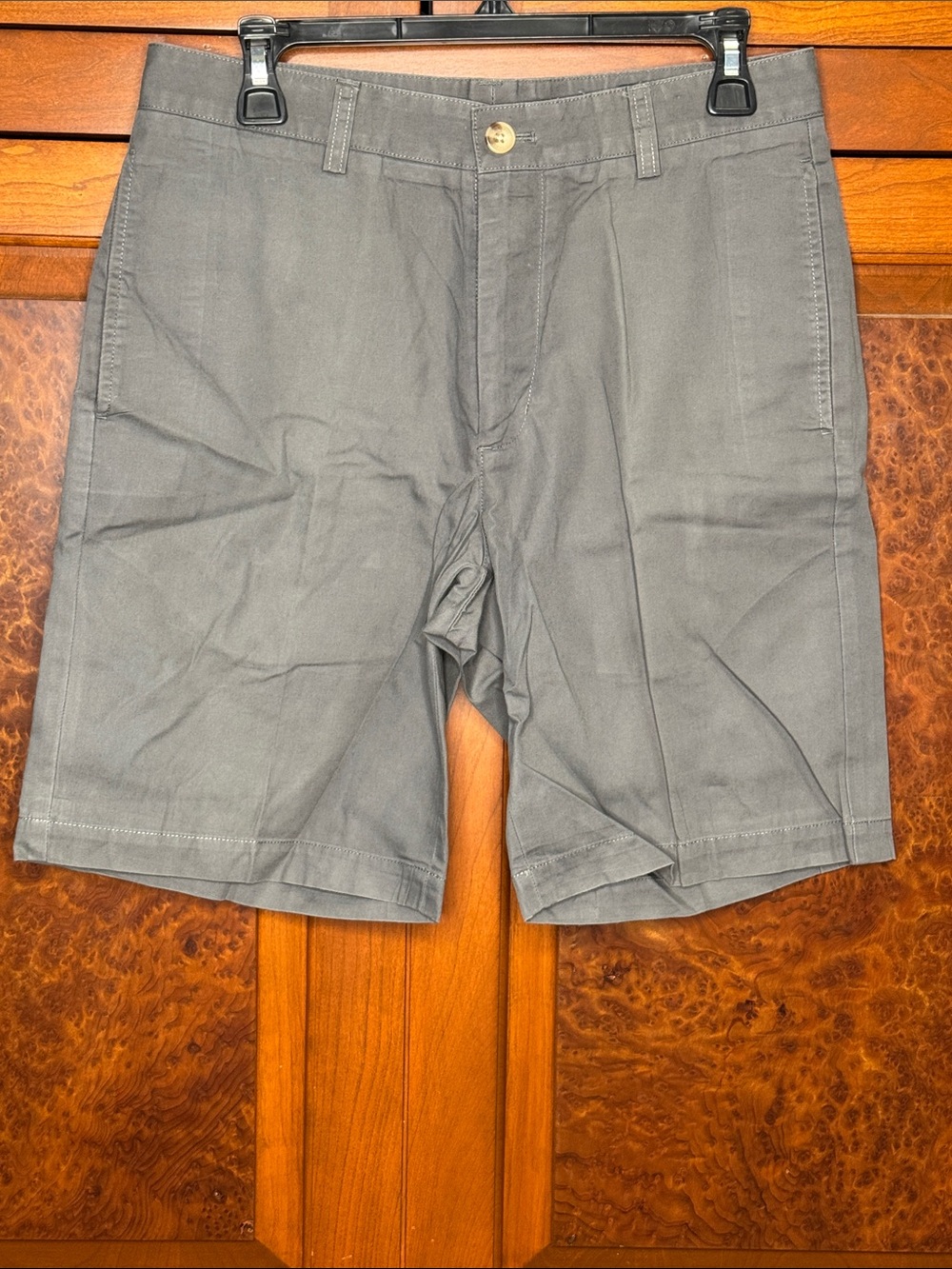 Vineyard vines Men's Flat Front Gray club Shorts 100% cotton, 30 inch waist